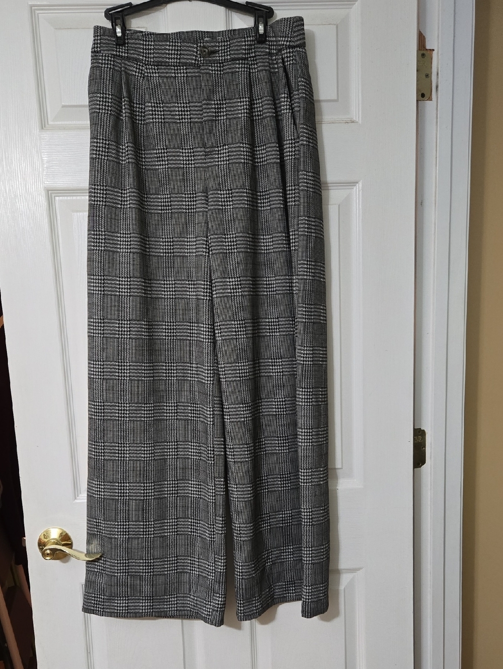 Wonderly Black & White Glen Plaid Skirt/Trousers Detail